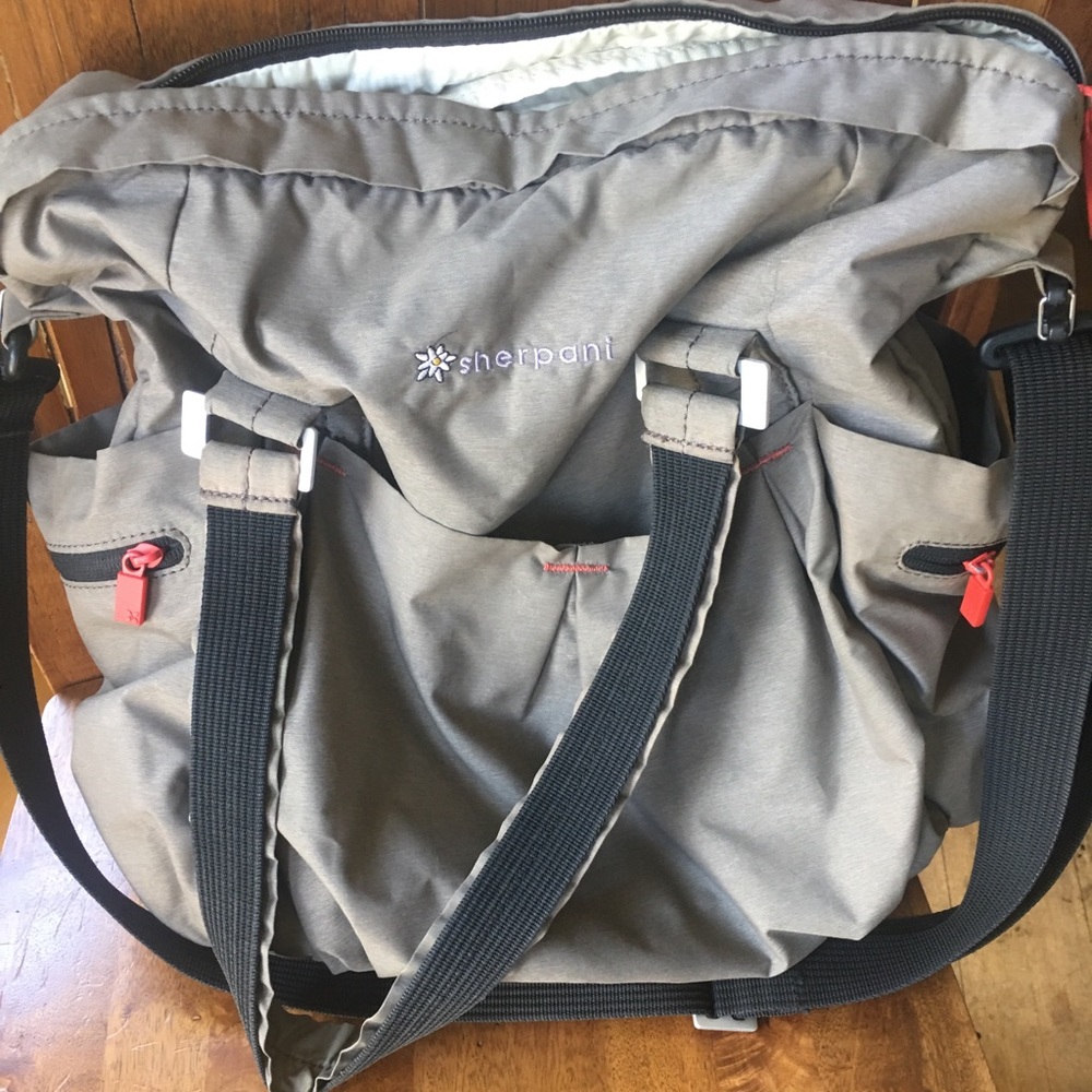 Awesome Large Sherpani Bag with TONS of pockets